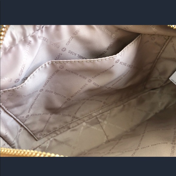 Gaby’sBags💕Michael Kors Large Crossbody Vanilla - Picture 5 of 6